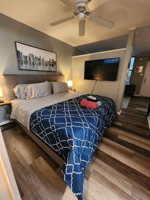 Blue Shark *W7* @ Montrose 1Br Private King Loft Apartment ฮูสตัน ภายนอก รูปภาพ